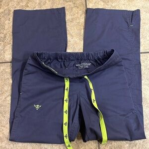Med Couture 8705P Size XS - Navy with lime accents